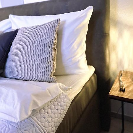 Apartment Im Gehobenen Stadtviertel - Perfekt Fuer Selbstversorger Aalen Luaran gambar